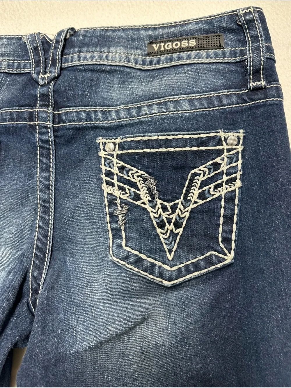 Vigoss The Chelsea Capri Jeans Women’s 11/12 Distressed Embellished Dark Wash